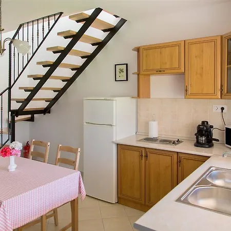 Almafas Apartmanhaz Orseg Kerkakutas Room photo