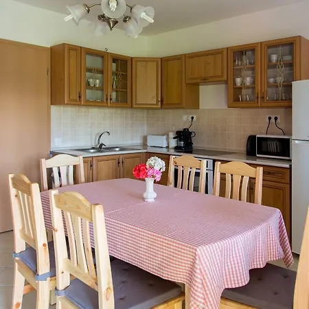 Almafas Apartmanhaz Orseg Kerkakutas Room photo