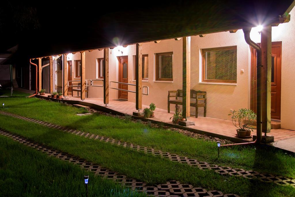 Almafas Apartmanhaz Orseg Apartment