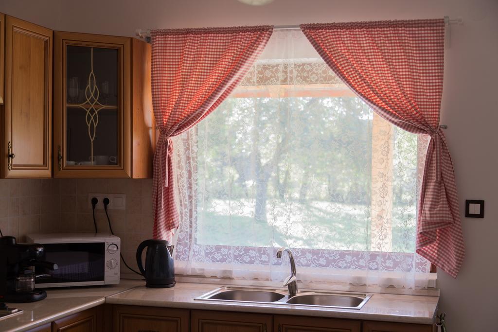 Apartment Almafas Apartmanhaz Orseg Kerkakutas